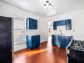 937 Thomas Ave W in St. Paul, MN - Building Photo - Building Photo