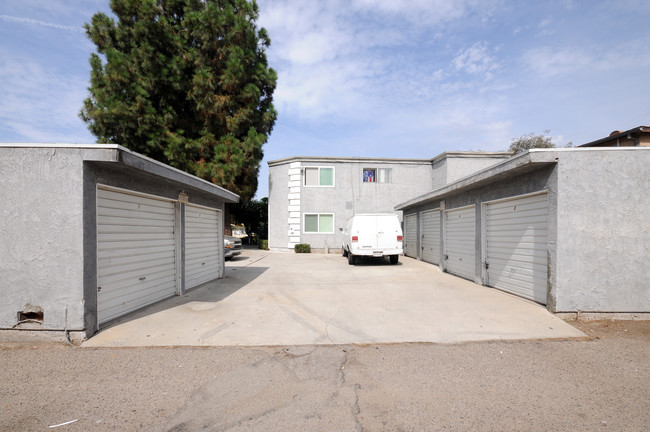 3460 Cedar Ave in Long Beach, CA - Foto de edificio - Building Photo