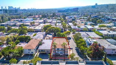 561 N Sweetzer Ave in Los Angeles, CA - Building Photo - Building Photo