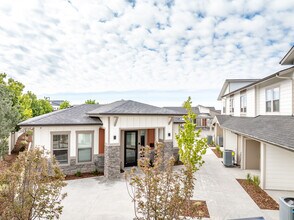 1757 S. Movado in Meridian, ID - Foto de edificio - Building Photo