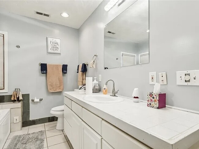 1674 Colonial Dr in Cleveland Heights, OH - Building Photo - Building Photo
