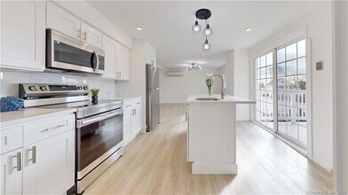 37 Village Rd in Milford, CT - Building Photo - Building Photo