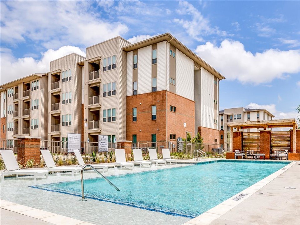 Sterlingshire in Dallas, TX - Building Photo