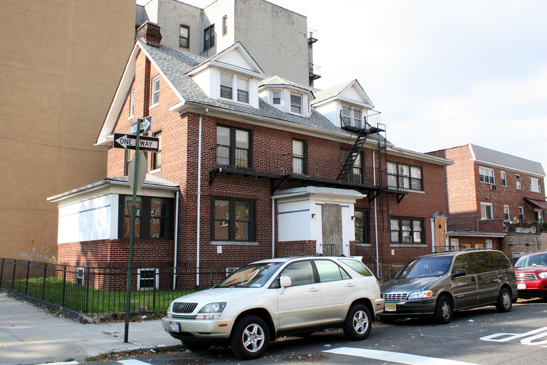 1701 Parkview Ave in Bronx, NY - Foto de edificio