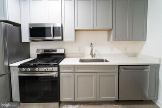 1500 V St SE-Unit -Apt 2 in Washington, DC - Building Photo - Building Photo