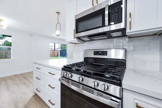 5730 Alvarado Dr in Houston, TX - Building Photo - Building Photo