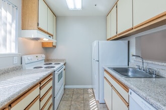 Laurel Creek in Fairfield, CA - Building Photo - Interior Photo