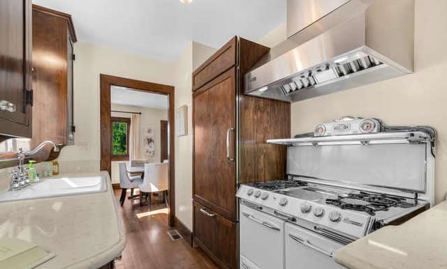 property at 852 Laveta Terrace