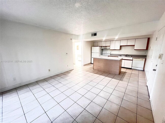 4055 W McNab Rd in Pompano Beach, FL - Building Photo - Building Photo