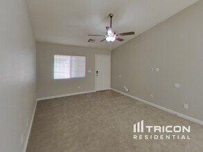 7805 Hornesettle St in Las Vegas, NV - Building Photo - Building Photo