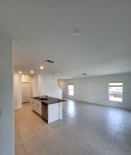 6338 Ten Acre Ct in Zephyrhills, FL - Building Photo - Building Photo