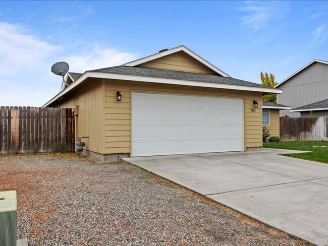 7912 Quadra Dr in Pasco, WA - Building Photo - Building Photo