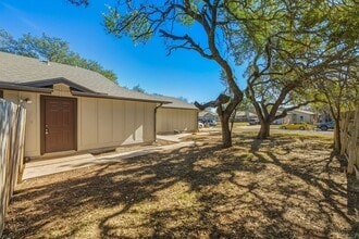 8904 Pineridge Dr in Austin, TX - Building Photo - Building Photo