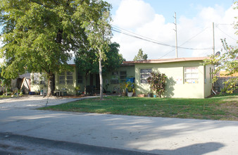 204 SW 1 St in Dania Beach, FL - Building Photo - Building Photo