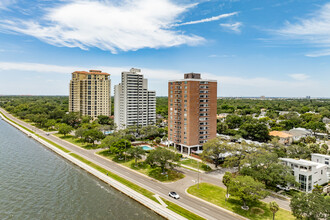 Bayshore Towers in Tampa, FL - Building Photo - Building Photo