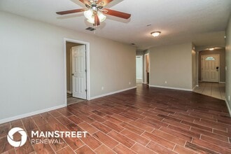 1353 Clarcona Rd in Apopka, FL - Foto de edificio - Building Photo