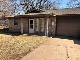 1308 E Cypress Ave in Enid, OK - Building Photo