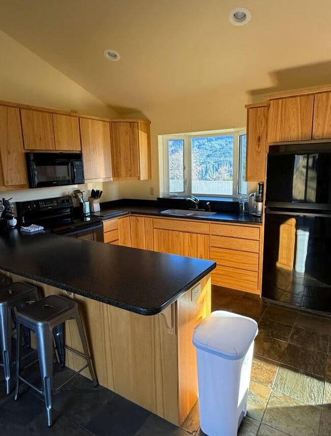 17561 Gardner Ridge Rd in Brookings, OR - Building Photo - Building Photo