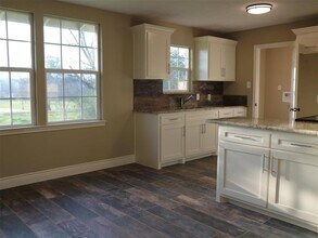 210 Joseph St in Brenham, TX - Building Photo - Building Photo