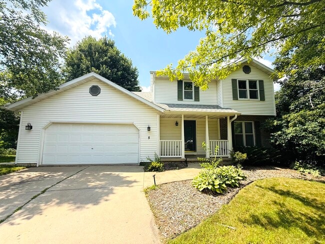property at 5 Rylant Cir