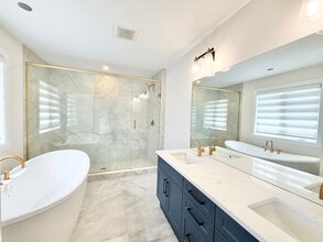 4 BED - 3.5 BATH - LONDON - FULL HOUSE in London, ON - Building Photo - Building Photo