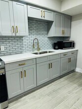 8005 Bowen St in Houston, TX - Building Photo - Building Photo