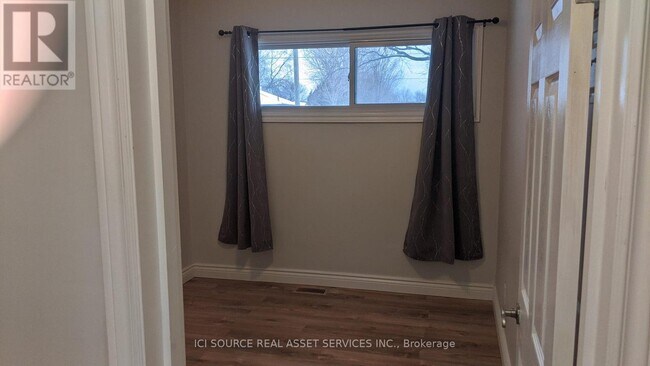 1152 Cedar St in Oshawa, ON - Building Photo - Building Photo