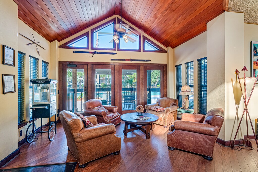 Forest Lake Student Housing Apartments in Lutz, FL