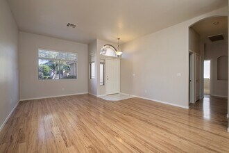 10513 American Falls Ln in Las Vegas, NV - Building Photo - Building Photo