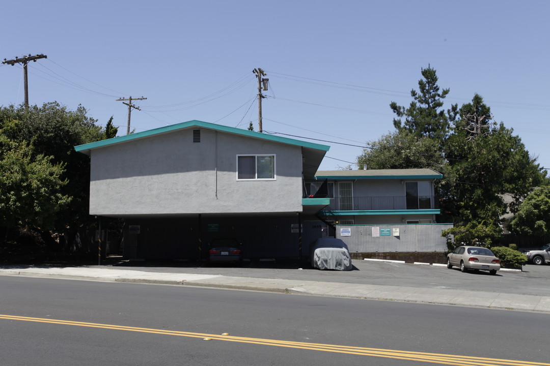 1655 Tuolumne in Vallejo, CA - Building Photo