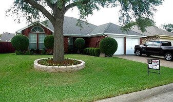 8028 Buttercup Cir S, Unit unit 1 in Fort Worth, TX - Building Photo