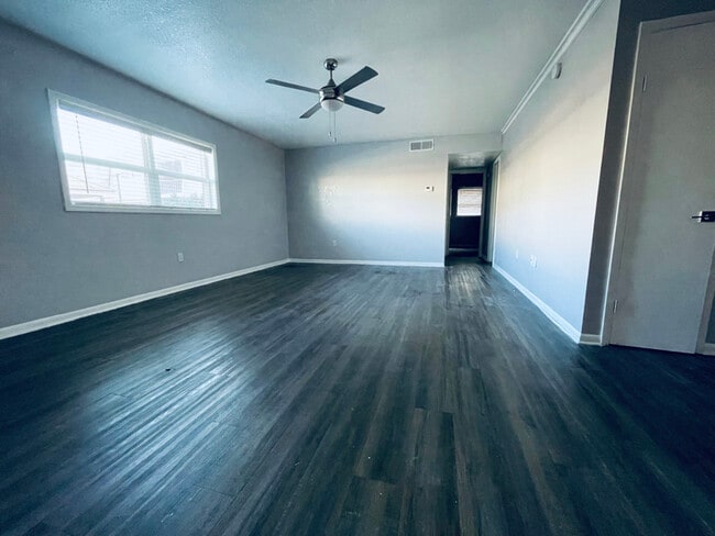 13214 Bunn Cir, Unit 13 in Tampa, FL - Building Photo - Building Photo