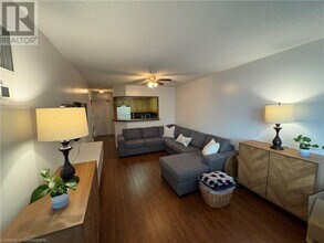 1270 MAPLE CROSSING Blvd in Burlington, ON - Building Photo - Building Photo