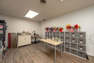 ANTHONY SQUARE SENIOR LIVING in Terre Haute, IN - Foto de edificio - Building Photo