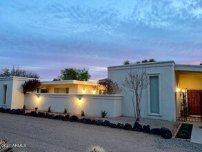 7441 E Century Dr in Scottsdale, AZ - Foto de edificio - Building Photo