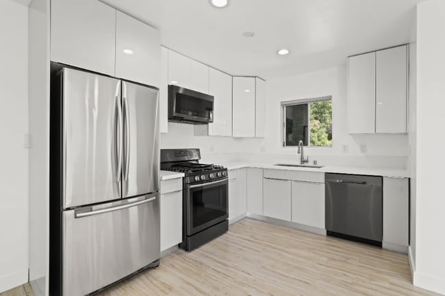 249 S Coronado St in Los Angeles, CA - Building Photo - Building Photo