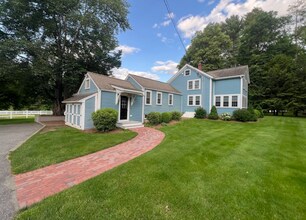 243 Dudley Rd in Bedford, MA - Building Photo - Building Photo