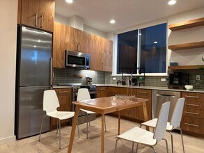 152 21st Ave E, Unit A in Seattle, WA - Foto de edificio - Building Photo