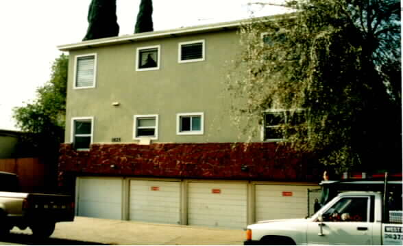 1825 Chestnut Ave in Long Beach, CA - Building Photo