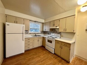 823 17th Ave in Fairbanks, AK - Building Photo - Building Photo