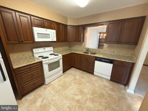 305 Ward Ct in Southampton, PA - Building Photo - Building Photo