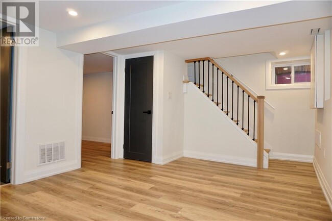 15 Greenaway Ave