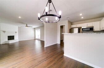 6824 Trail Lake Dr in Fort Worth, TX - Building Photo - Building Photo