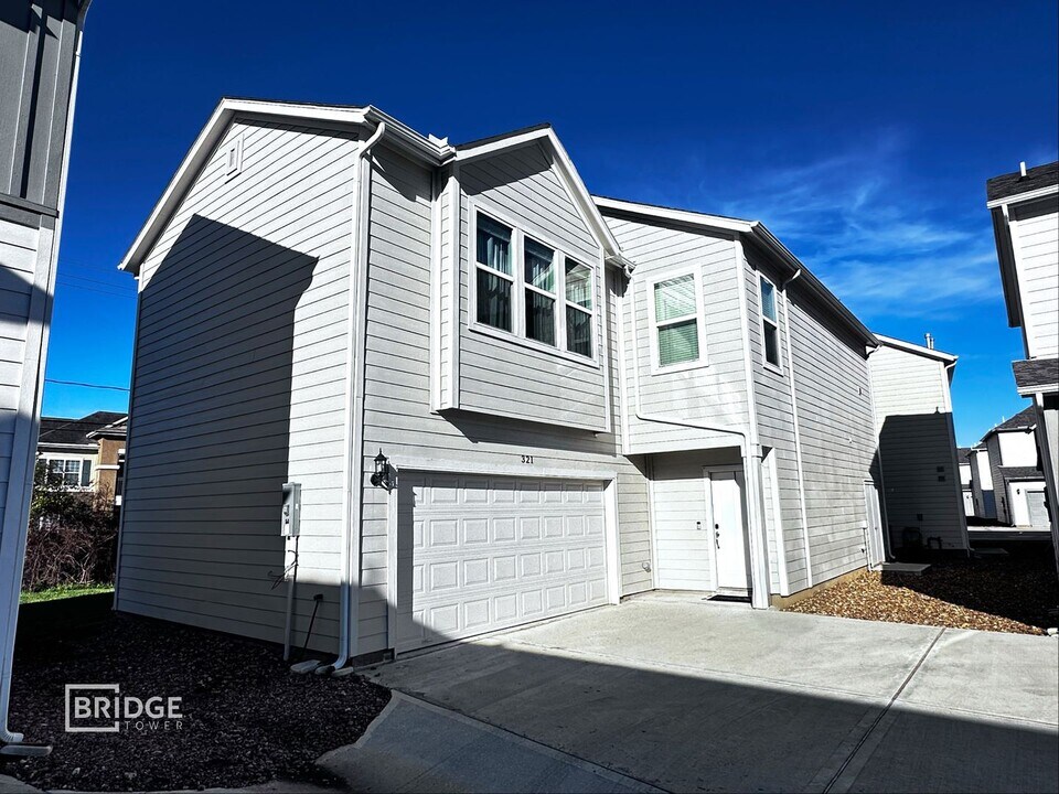 321 Huisache St in Lake Jackson, TX - Building Photo