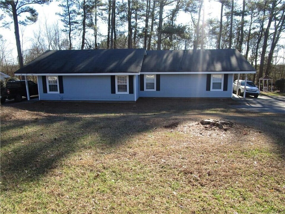 4441 Township Dr in Oakwood, GA - Building Photo
