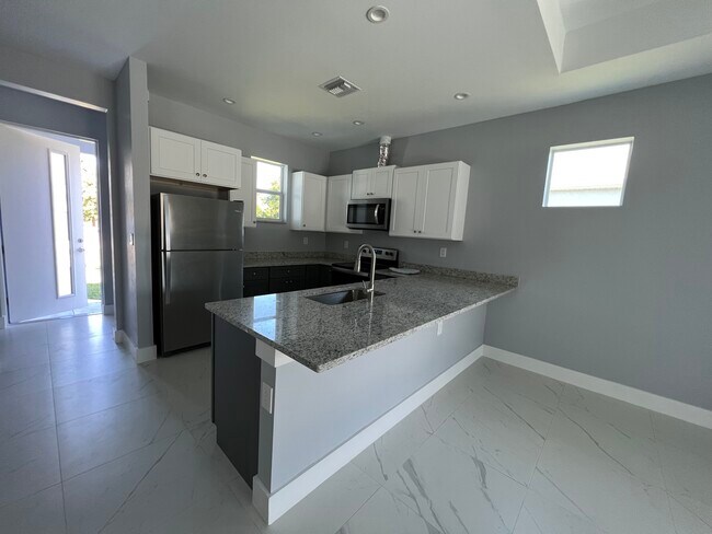 5442 Hardee St in Naples, FL - Building Photo - Building Photo