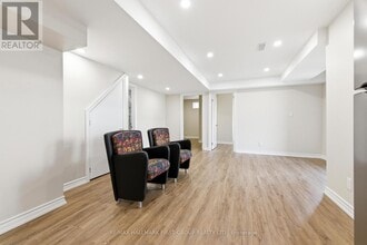 1612 Dellbrook Ave in Pickering, ON - Building Photo - Building Photo