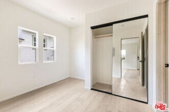 2302 S Carmelina Ave in Los Angeles, CA - Building Photo - Building Photo