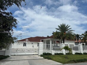 465 NW 119th Ave in Miami, FL - Building Photo - Building Photo