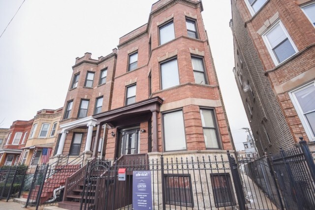 2829 W Fullerton Ave-Unit -3R in Chicago, IL - Building Photo